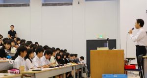 中学：3年生の多摩キャンパス見学会を実施しました。