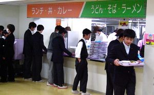 中学：スクールランチ　第16ラウンドはタイ料理　（１３〜１７日）