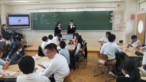 中学生に、中央大学経済学部、商学部との連携授業を実施