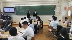 中学生に、中央大学経済学部、商学部との連携授業を実施