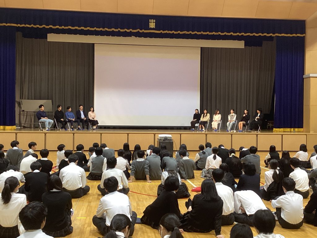 【中学3年生】卒業生講演会を開催しました