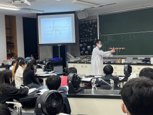 小中学生対象科学実験教室(1/28)を開催しました。ありがとうございました。