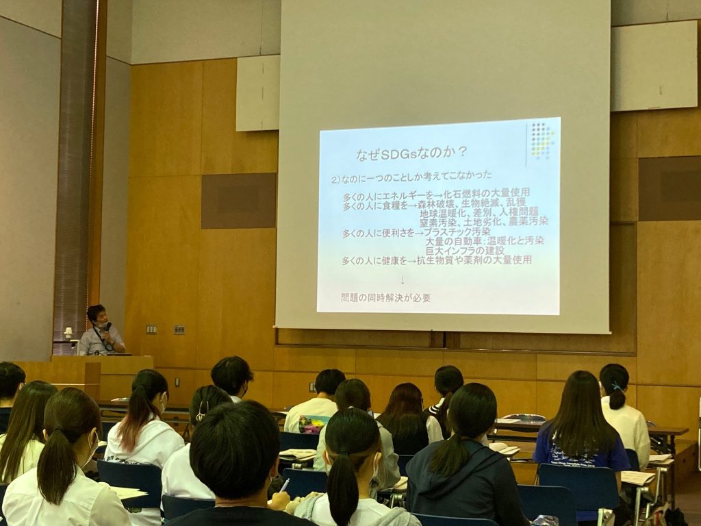教養総合ⅠSDGsコース：井田徹治さんによる講演会を開催しました