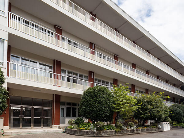 2号館(中学校舎の外観)