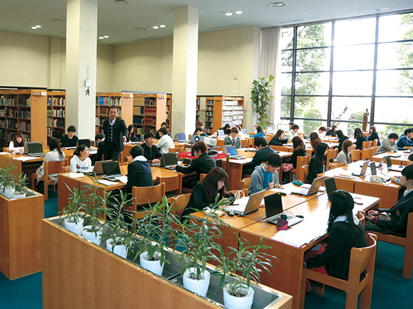 図書館本館 閲覧室