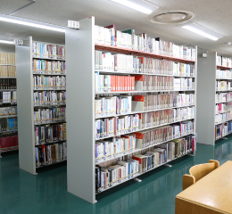 本館2階には全集・叢書・文庫・雑誌の バックナンバーを配置