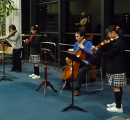 館内で音楽会開催